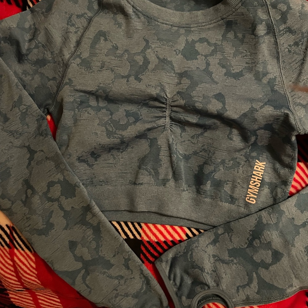 blue cropped gymshark workout top